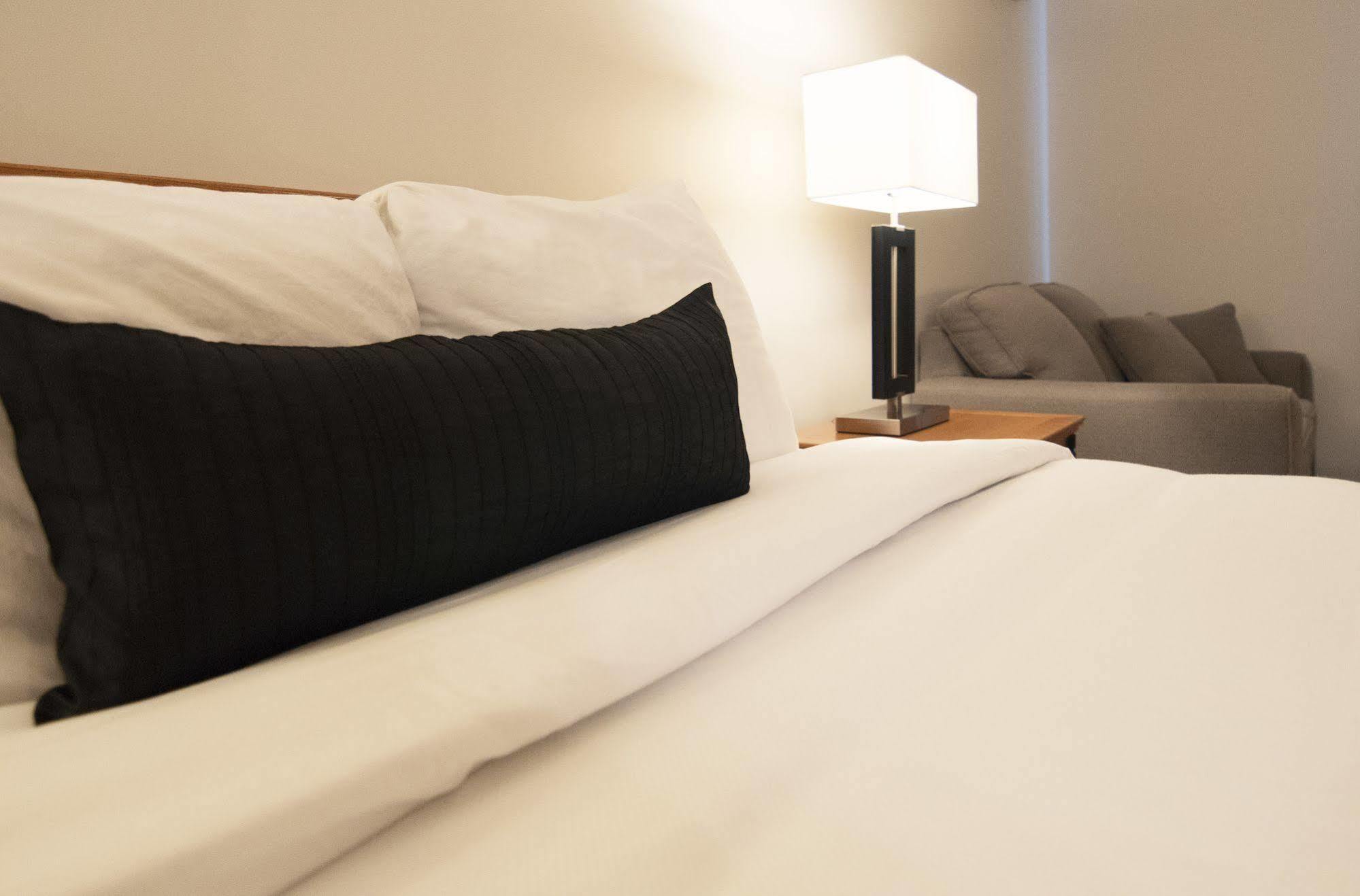 Hotel Le Voyageur Sept-Îles Eksteriør bilde